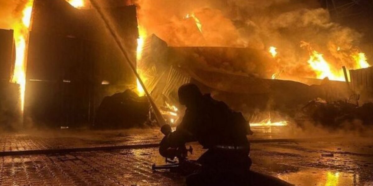 Tineri din Galați, arestați preventiv pentru incendierea unei case