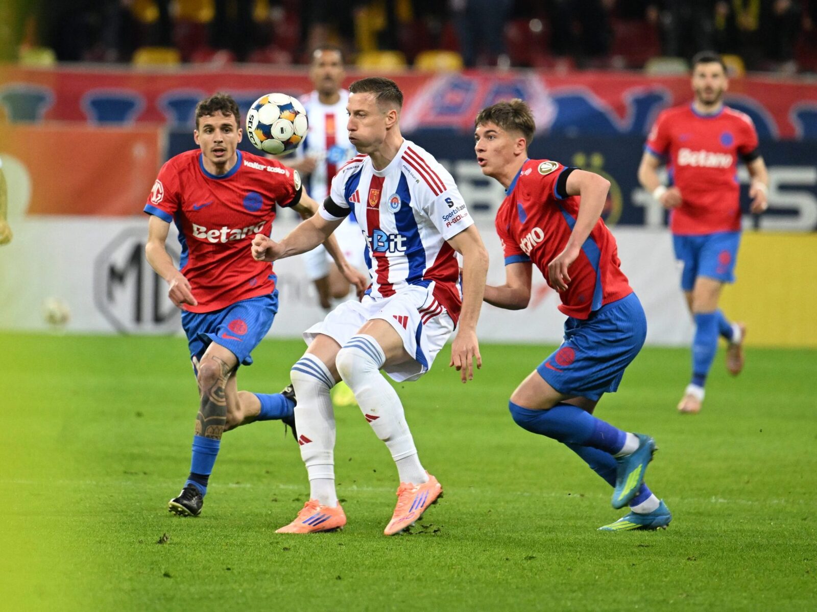 Număr record de fani la FCSB – Oțelul, în Sâmbăta Mare: „Clubul e iubit!”