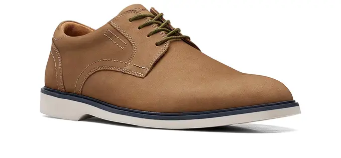 Bărbații, o nouă provocare: Cumpărături de pantofi, o aventură aparte