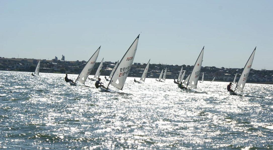 Competiții internaționale de yachting vor anima litoralul românesc în luna mai Litoralul românesc se pregătește să găzduiască, în luna mai, două competiții internaționale de yachting, evenimente care vor aduce în atenție sportivi din țară și din străinătate