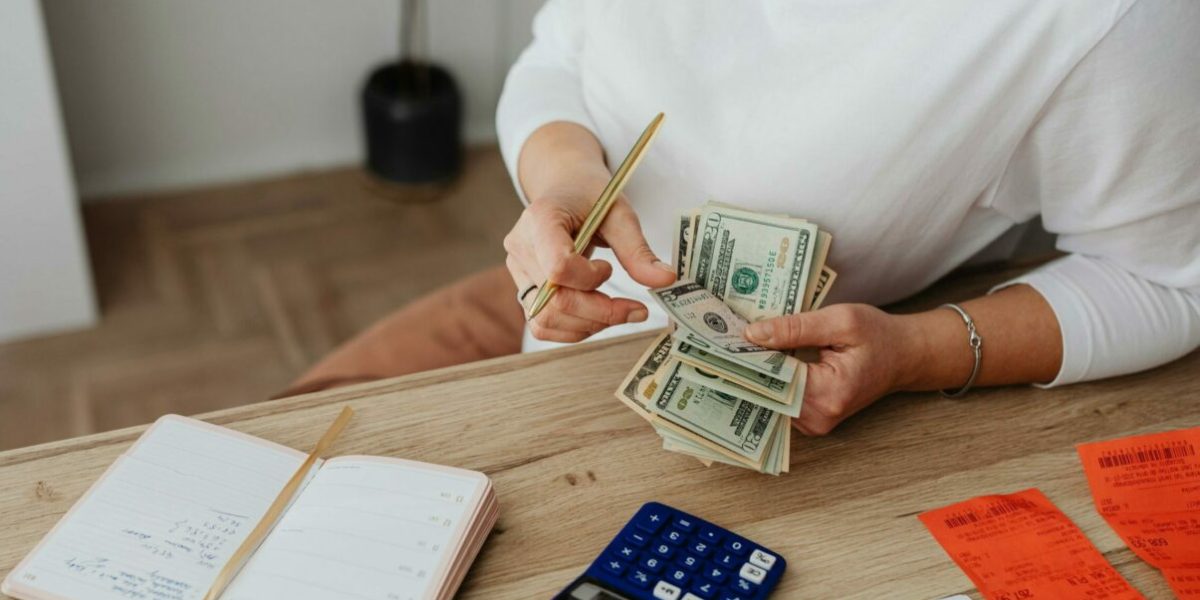 Ajutorul social, cu reguli clare: Ce prevede legea pentru români