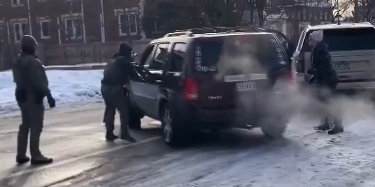 Șeful ICE, implicat în politica lui Donald Trump, pleacă în mai