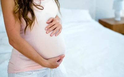 De ce femeile nasc pe spate, deși e mai periculos? Răspunsul vine de la un francez care a crezut că e mai comod pentru bărbați