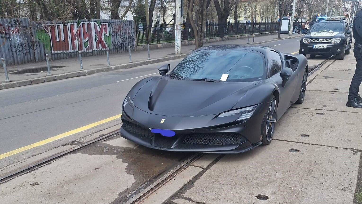 Ferrari ca un penthouse: Surpriză dimineața în centrul Bucureștiului!