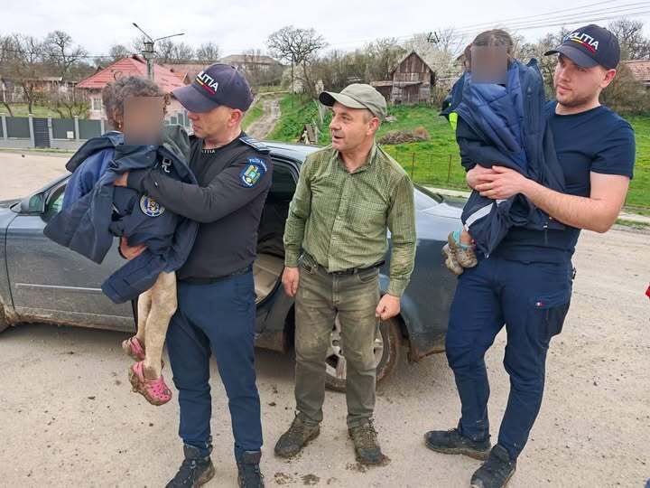 Pădurarul Aurel Frandeș, angajat al Direcției Silvice Mureș, a fost recompensat pentru curajul și determinarea de care a dat dovadă în salvarea a două fetițe dispărute în Târnăveni