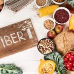 Fibrele alimentare, adesea trecute cu vederea, reprezintă un pilon fundamental pentru sănătatea umană