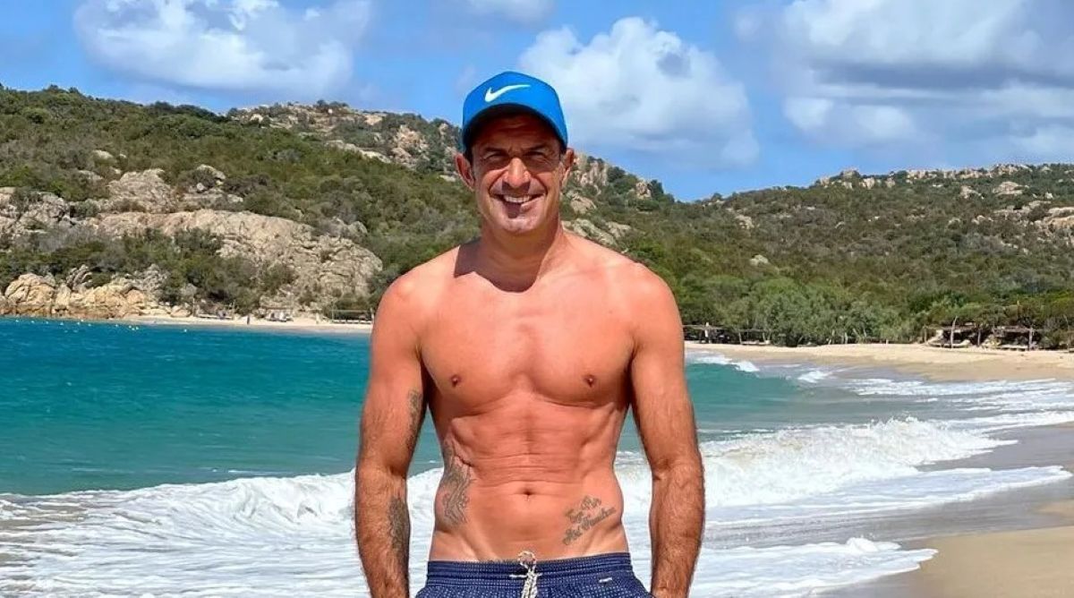 Forma fizică uluitoare a lui Luis Figo la 53 de ani: Secretul unui fost fotbalist de succes București – La 53 de ani, fostul fotbalist portughez Luis Figo sfidează trecerea timpului, afișând un corp admirabil, comparabil cu cel al lui Cristiano Ronaldo