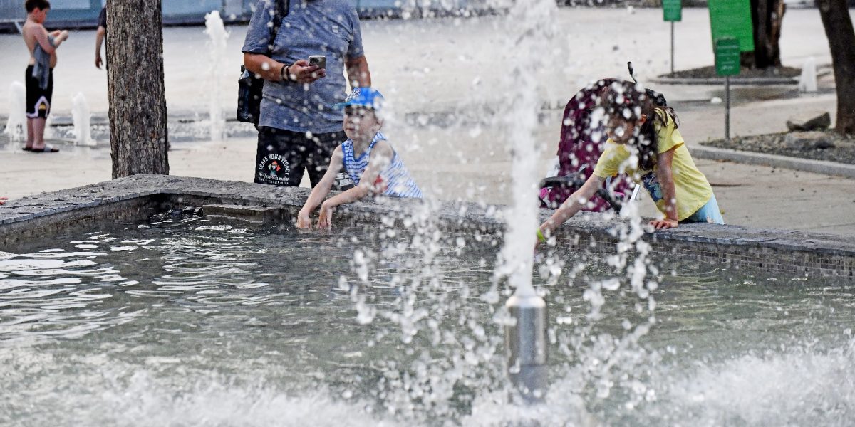 Primăria Sectorului 6 va plăti peste 74.000 de euro pentru mentenanța fântânilor arteziene, sumă la care se adaugă 33.000 de euro pentru punerea în funcțiune a acestora