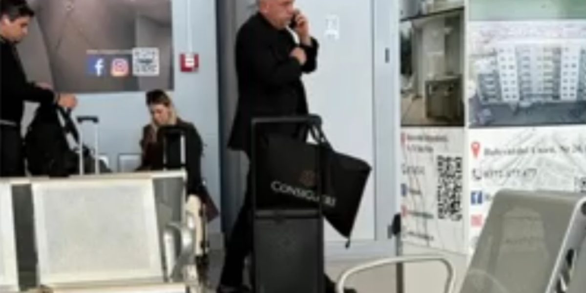 Barbu, surprins cu o valiză de lux: Ce ascunde politicianul