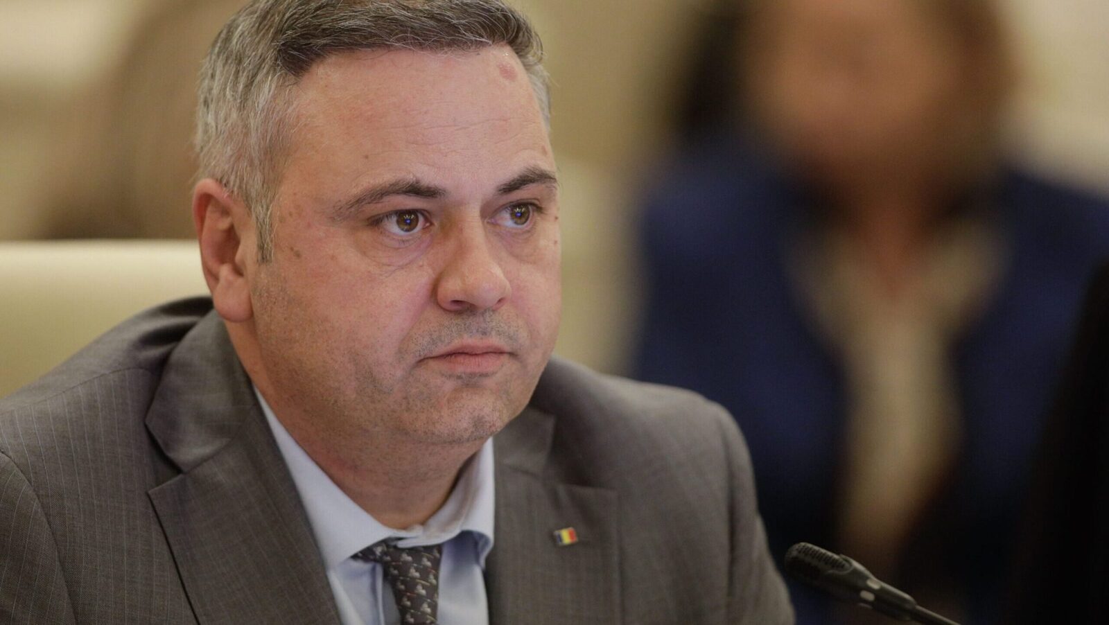 Ministrul Agriculturii, Florin Barbu, a declarat într-un interviu din data de 27 mai 2024 pentru publicația „Adevărul”, că va urmări atent prezența produselor românești în marile lanțuri de magazine și că nu va accepta dezavantajarea producătorilor locali