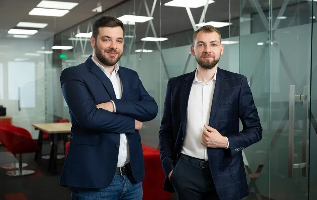 Antreprenorii din spatele SanoPass investesc într-un startup de AI pentru branduri Andrei Vasile și Mihai Vădan, fondatorii SanoPass, platforma de digitalizare a serviciilor medicale, vândută în 2022 către MedLife, anunță o nouă investiție