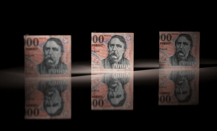 Forințul se întărește, dobânzile scad: Piețele celebrează plecarea lui Viktor Orban