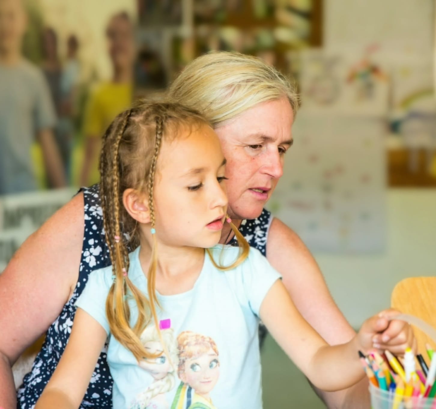 45% dintre părinții români își vor petrece Paștele departe de copii Aproape jumătate dintre părinții români care lucrează peste hotare nu se vor întoarce acasă pentru sărbătorile pascale
