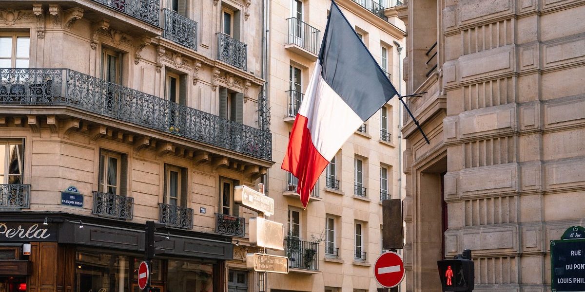 Franța pompează bani: Ajutoare pentru transportatori și fermieri, după explozia prețurilor!