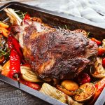 Marinată misterioasă: Secretul unei fripturi de miel perfecte, cu gust divin