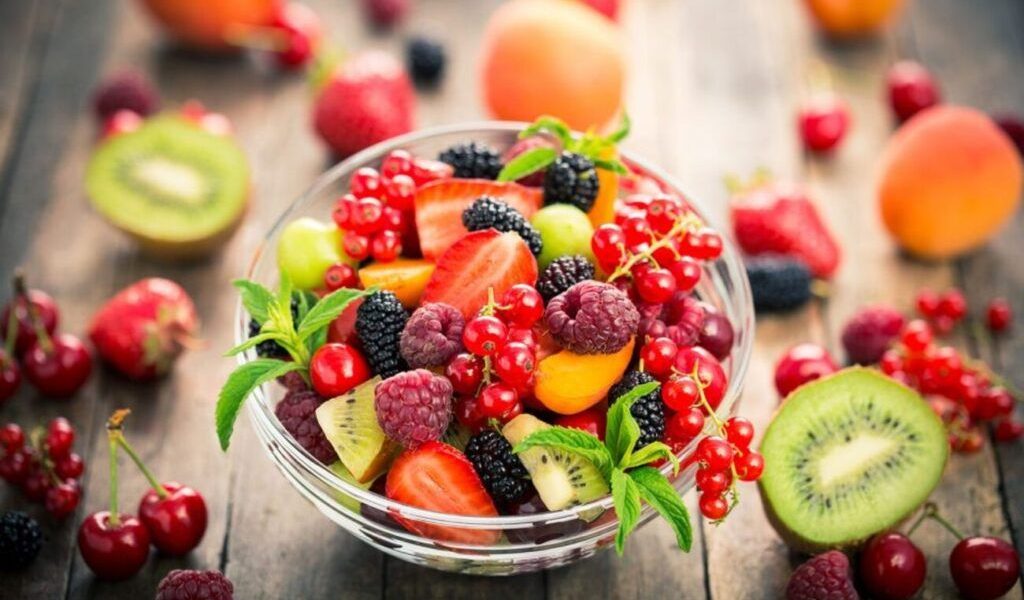 Zece fructe care te scapă de uitare: Cum îți menții creierul tânăr