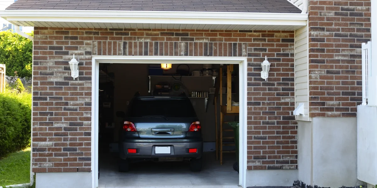 Garaje: Noi reguli pentru românii cu curți! Ce trebuie să știi neapărat despre distanțe și înălțimi