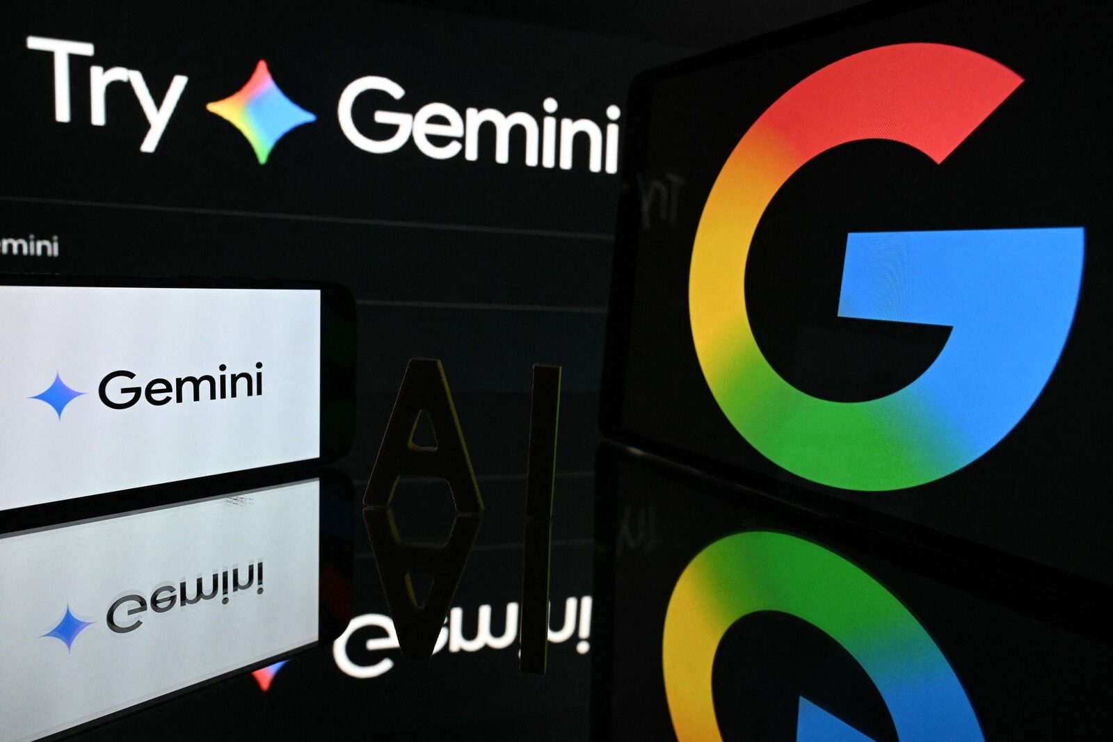 Google Assistant, înlocuit cu Gemini pe Android Auto: Reacții mixte din partea utilizatorilor Bucurie și dezamăgire se împletesc în experiențele utilizatorilor care au început să testeze noul asistent virtual Gemini pe Android Auto
