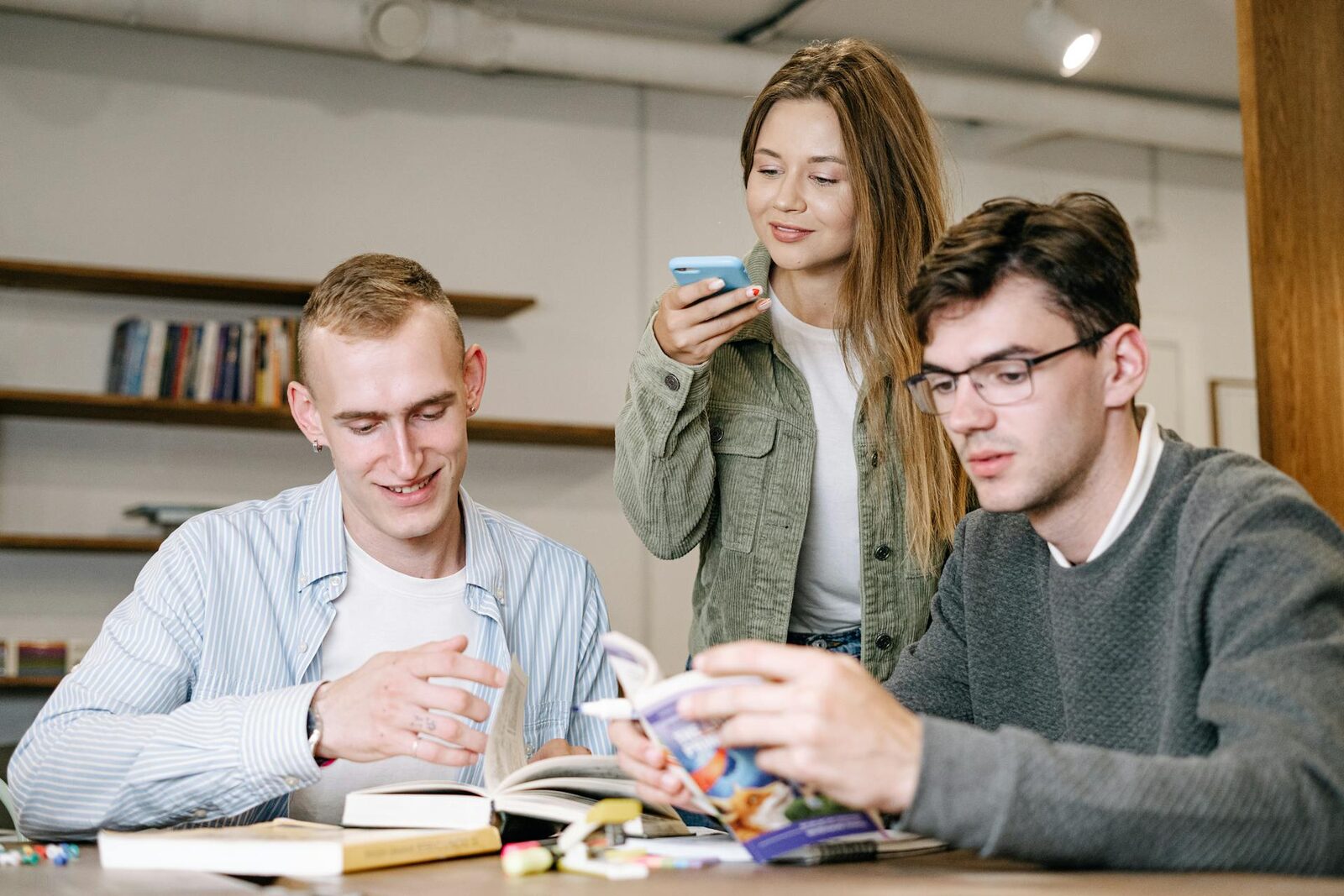 NN și Nutribalance dezvăluie rezultatele unui studiu amplu despre bunăstarea adolescenților, arătând că elevii români sunt preocupați de educația financiară și dezvoltă comportamente responsabile privind banii