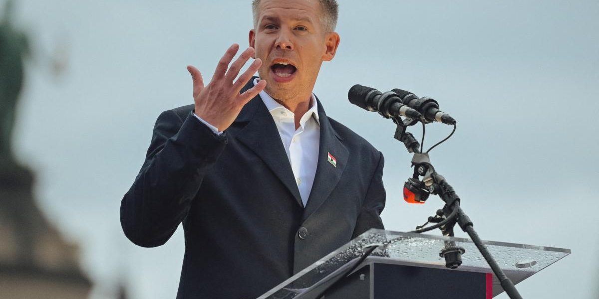 Magyar, acuzații grave: Simion dansează pe morminte, Orban trădează!