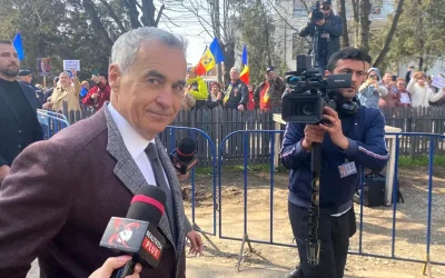 Călin Georgescu, fost candidat la prezidențiale, s-a prezentat vineri dimineață la Tribunalul București, unde a abordat probleme legate de justiție și economia românească