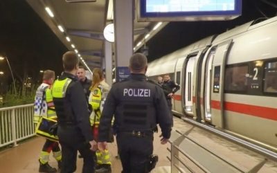 Un tânăr de 20 de ani a fost arestat în Germania, după ce a detonat dispozitive explozive și a rănit ușor 12 persoane într-un tren de mare viteză ICE, joi seară
