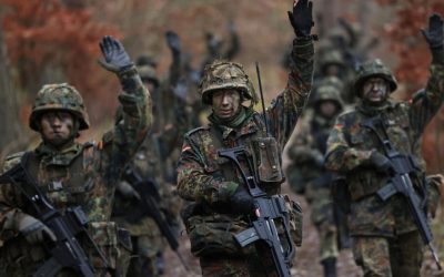 Germania impune noi reguli pentru deplasările în străinătate ale bărbaților cu vârste între 17 și 45 de ani Germanii cu vârste cuprinse între 17 și 45 de ani vor avea nevoie de aprobare din partea Forțelor Armate Germane pentru a călători în străinătate pentru mai mult de trei luni