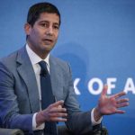 De la consultanță de 10 milioane dolari la FED: Ascensiunea și averea lui Trump