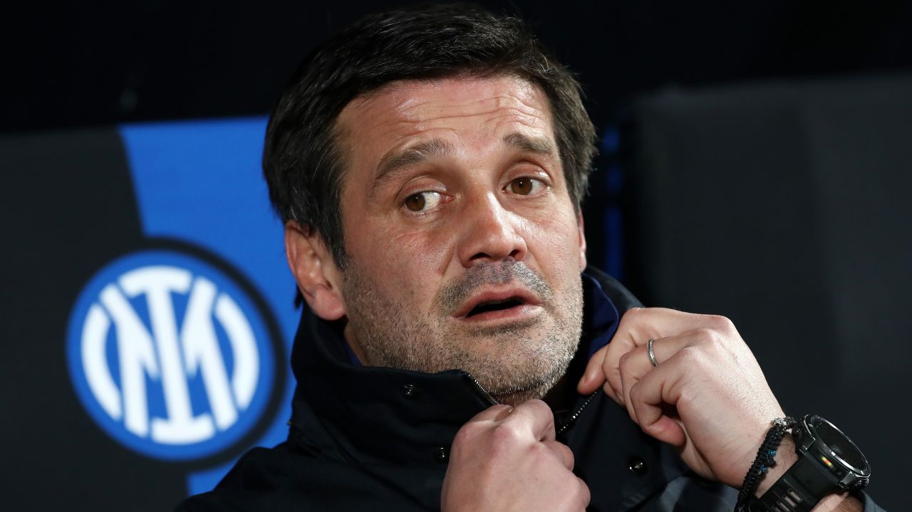 Chivu, aplaudat de presa italiană după victoria Interului cu AS Roma MILAN – Performanța reușită de Inter Milan sub comanda antrenorului Cristian CHIVU în meciul cu AS Roma a fost intens lăudată de presa italiană