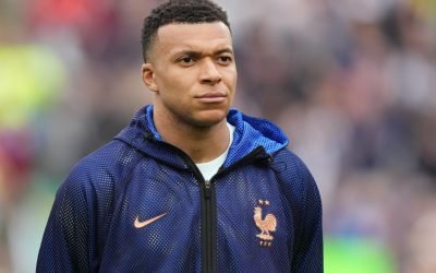 MBAPPE, aproape de retragerea de la națională după ratarea penalty-ului de la EURO 2020: „M-am simțit ca un zombi” București – Atacantul francez KYLIAN MBAPPE a dezvăluit că a fost la un pas să se retragă de la echipa națională a Franței după EURO 2020
