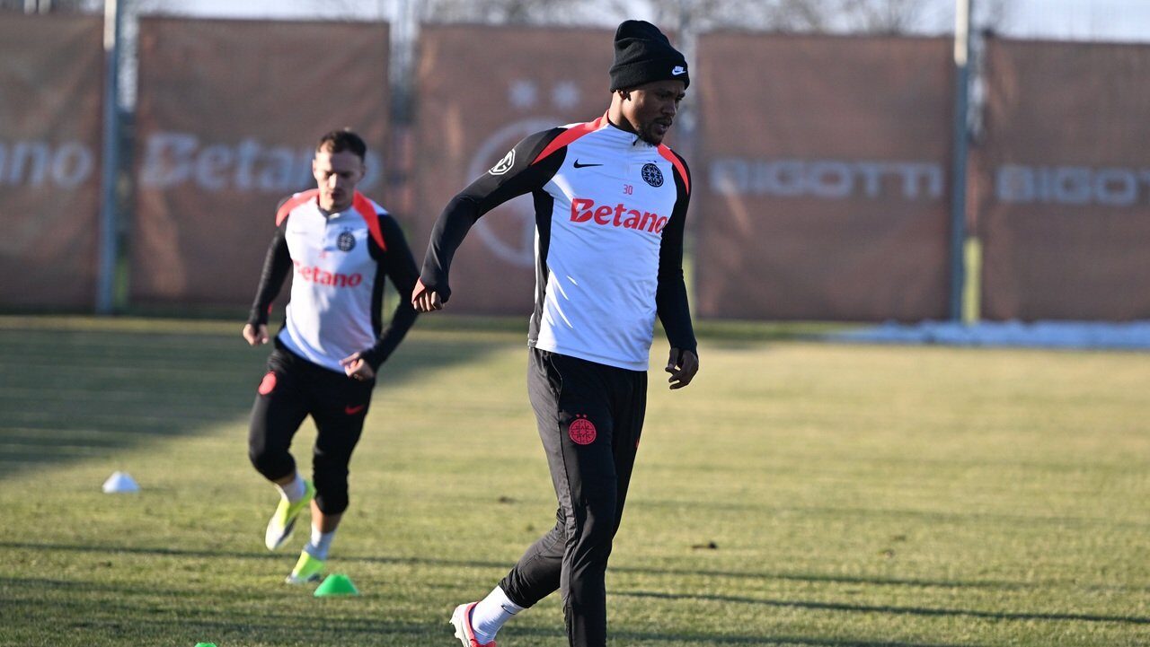 Ngezana, refuzul operației și speranțele pentru Cupa Mondială: Ce se întâmplă la FCSB Siyabonga Ngezana, fundașul central al FCSB, a stârnit controverse în urma refuzului de a se opera la genunchi, decizie care ar putea avea consecințe majore atât pentru clubul bucureștean, cât și pentru cariera fotbalistului