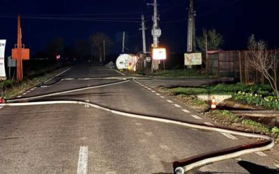 O explozie puternică în urma unui accident rutier a dus la evacuarea a zeci de persoane din comuna CIORANI, județul PRAHOVA Un incendiu puternic, urmat de explozii, a izbucnit în urma unui accident rutier pe DN 1D, în comuna CIORANI, județul PRAHOVA