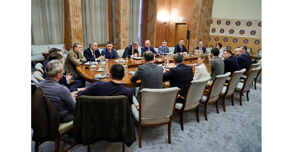 Guvernul României a anunțat o serie de măsuri pentru reducerea prețului motorinei la pompă, în urma deciziilor luate de un grup de lucru constituit la nivelul Executivului