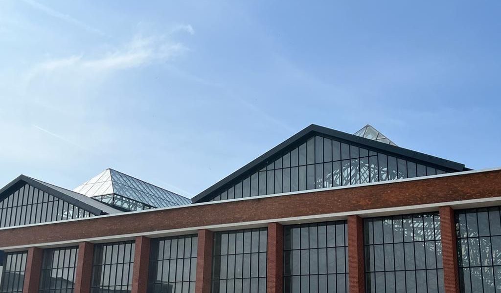 Hoții au golit Hala Laminor din Sectorul 3: Uși de lux, evaluate la 1 milion de euro