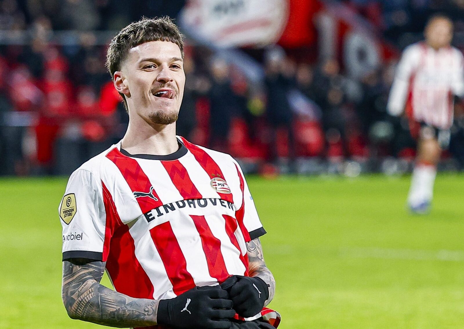 Aflat la primul sezon petrecut în Olanda, atacantul român DENNIS MAN a câștigat titlul de campion cu PSV Eindhoven