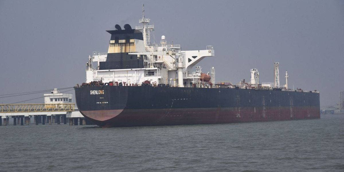 Blocaj mondial: Niciun baril de petrol prin Ormuz. 20.000 de marinari, blocați pe mare