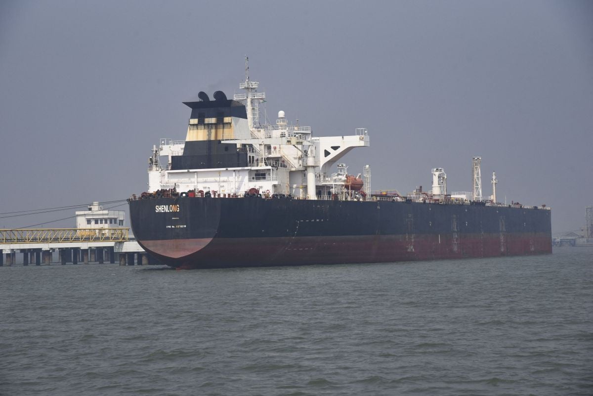 Blocaj mondial: Niciun baril de petrol prin Ormuz. 20.000 de marinari, blocați pe mare