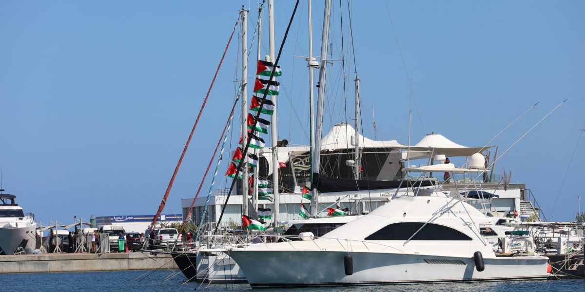 Flotila spre Gaza sfidează blocada Israelului