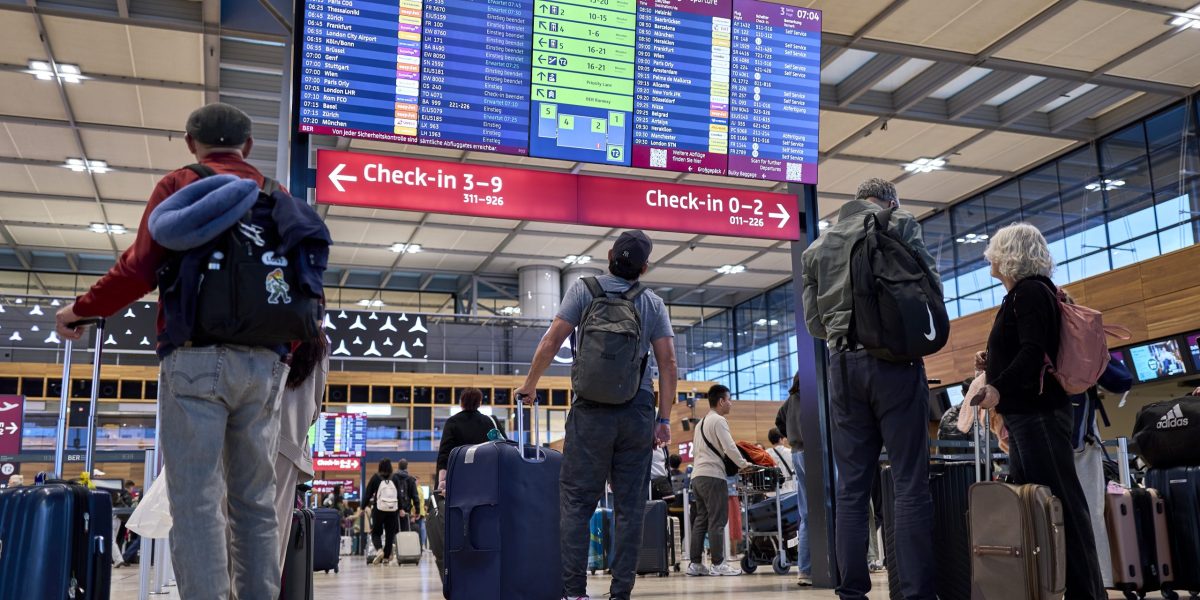Noile controale EES, haos total pe aeroporturi: Cozi și nervi în Europa!
