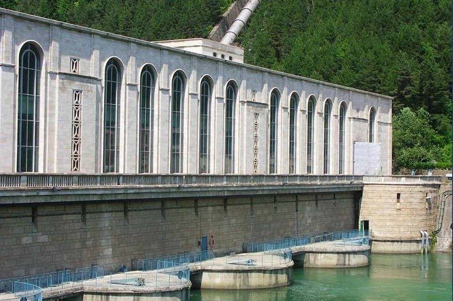 Hidroelectrica, cel mai mare producător de energie din România, controlat de stat, va distribui dividende de 3,3 miliarde de lei (673 de milioane de euro) pentru anul 2025, conform unei decizii ce va fi supusă votului acționarilor pe 28 aprilie