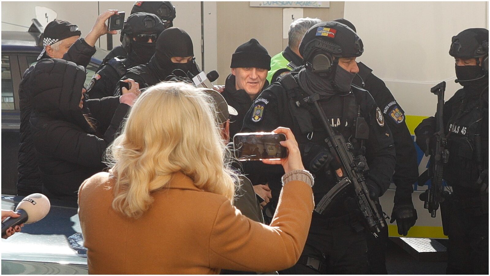 Fiul și Nepotul Mercenarului Potra, Eliberați din Arest; Potra Rămâne În Spatele Gratiilor Înalta Curte de Casație și Justiție (ÎCCJ) a decis, joi, eliberarea din arest la domiciliu a lui Dorian Potra și Alexandru Potra, fiul și nepotul mercenarului Horațiu Potra
