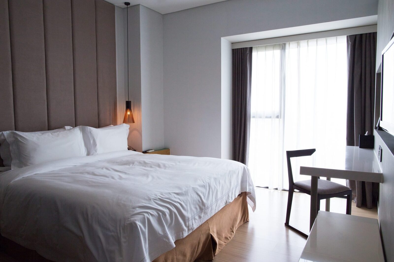 Hoteluri: Locuri ascunse care arată dacă o cameră e curată (sau nu)