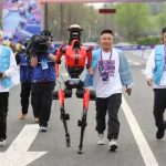 Robotul „alergător” a câștigat semimaratonul de la Beijing și a spulberat recordul uman (VIDEO)