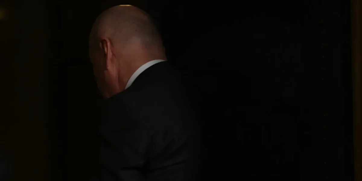 Bolojan negociază cu AUR: Surse despre vizita „cu căciula‑n mână”