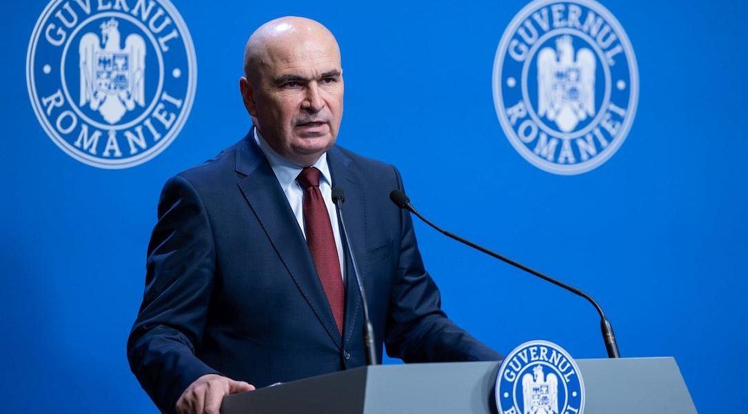 Bolojan: „Fac ce este corect pentru România” în contextul tensiunilor din coaliție Premierul Ilie Bolojan a reacționat la acuzațiile venite din partea Partidului Social Democrat (PSD), referitoare la posibile schimbări în funcționarea coaliției de guvernare