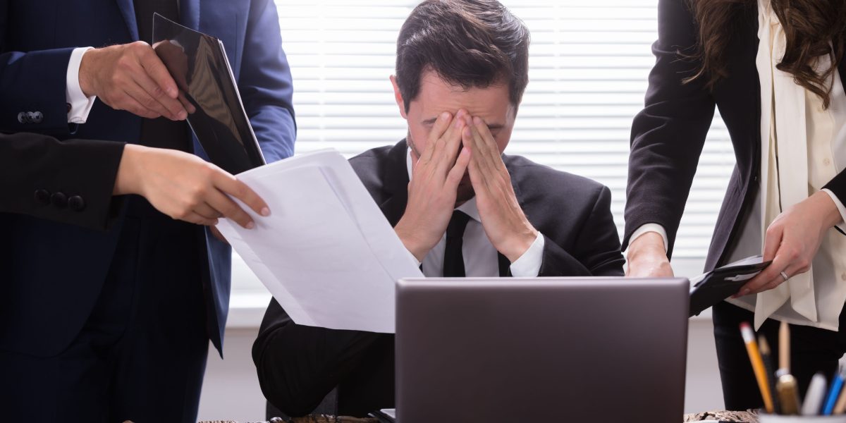 Epuizare cruntă în echipe: Cum atrag companiile lideri rezistenți la stres?