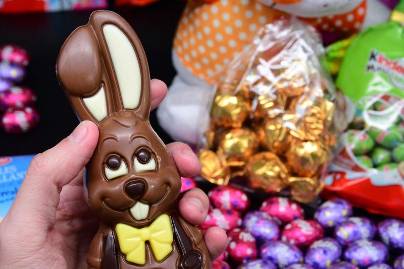 Un angajat Waitrose, concediat după 17 ani de muncă, pentru că a oprit un hoț de figurine de ciocolată Un vânzător cu o vechime de 17 ani la lanțul britanic de supermarketuri Waitrose a fost concediat la scurt timp după ce a încercat să oprească un hoț care fura figurine de ciocolată, relatează The Guardian