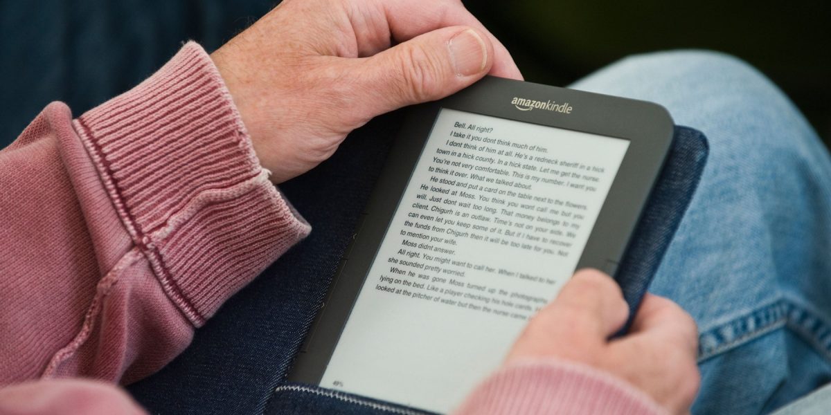 Kindle: Amazon renunță la suport pentru modelele vechi