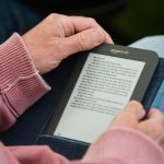 Kindle: Amazon renunță la suport pentru modelele vechi