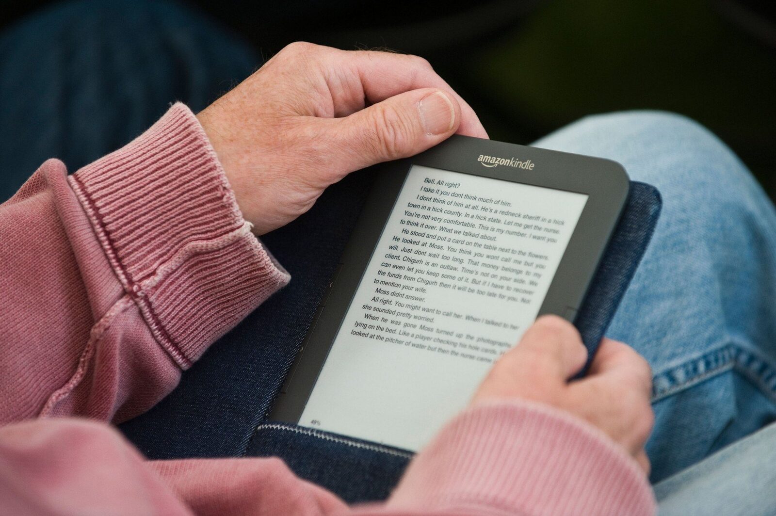 Kindle: Amazon renunță la suport pentru modelele vechi